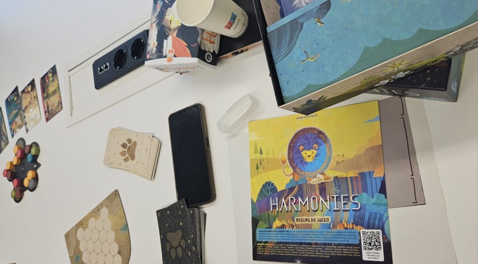 Juego Harmonies encima de una mesa